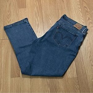 Levis Women’s 34 (37x30) Classic Fit Straight Jeans Blue Medium